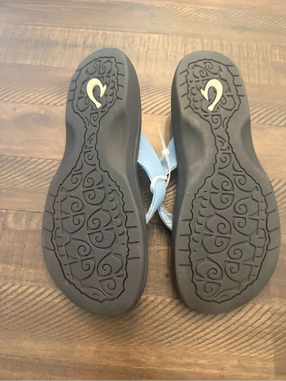 OluKai ohana Women's Light Blue and Black Flip Flop Sandals